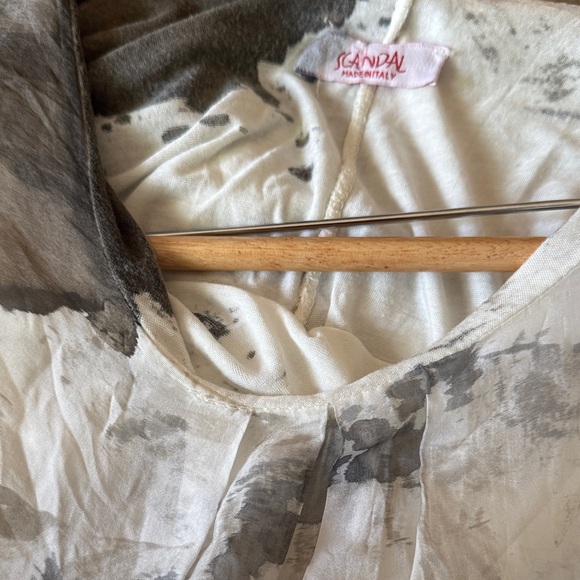 Scandal Chic Gray and White Patterned Tunic dress - Picture 10 of 10